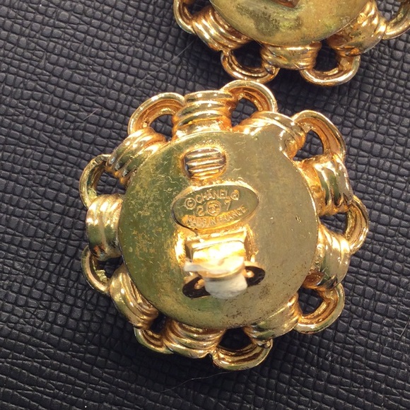 CHANEL 93A Vintage Pearl and Bijoux Chain Border Large Earrings - Picture 2 of 4